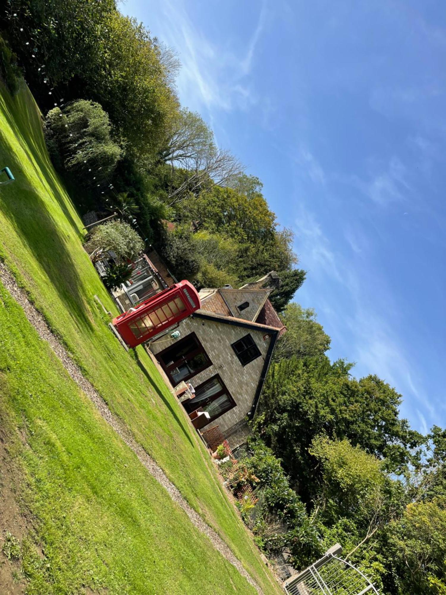South Lodge House Dormansland Exterior foto